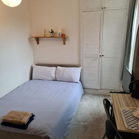 A Private & Beautiful Bedroom With Shared Bathroom In The Heart Of บอร์นมัธ ภายนอก รูปภาพ