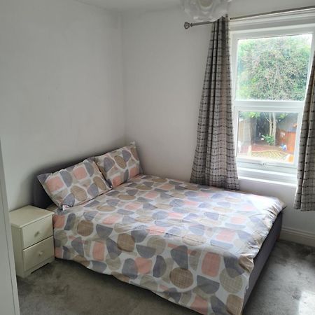 A Private & Beautiful Bedroom With Shared Bathroom In The Heart Of บอร์นมัธ ภายนอก รูปภาพ