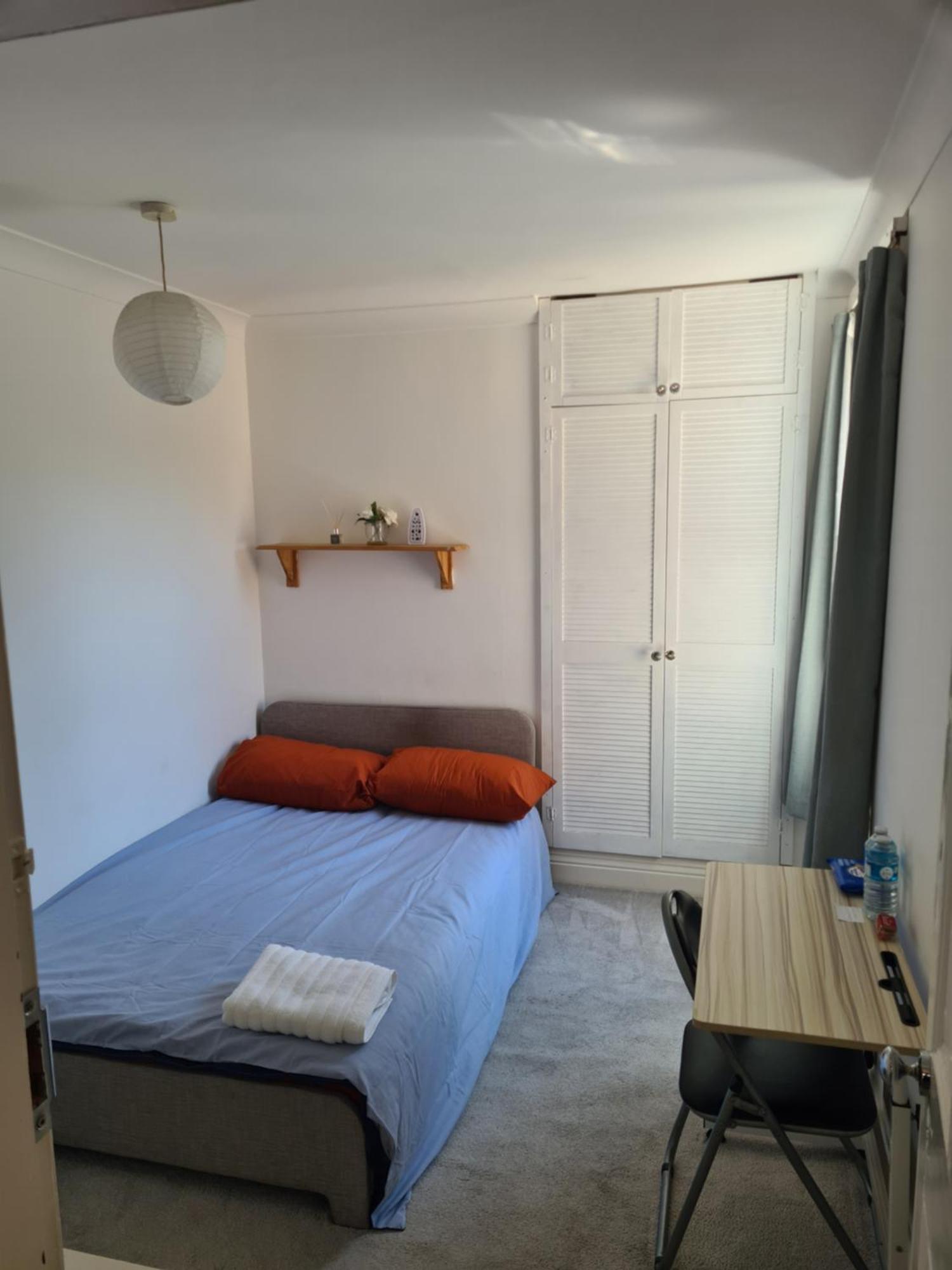 A Private & Beautiful Bedroom With Shared Bathroom In The Heart Of บอร์นมัธ ภายนอก รูปภาพ