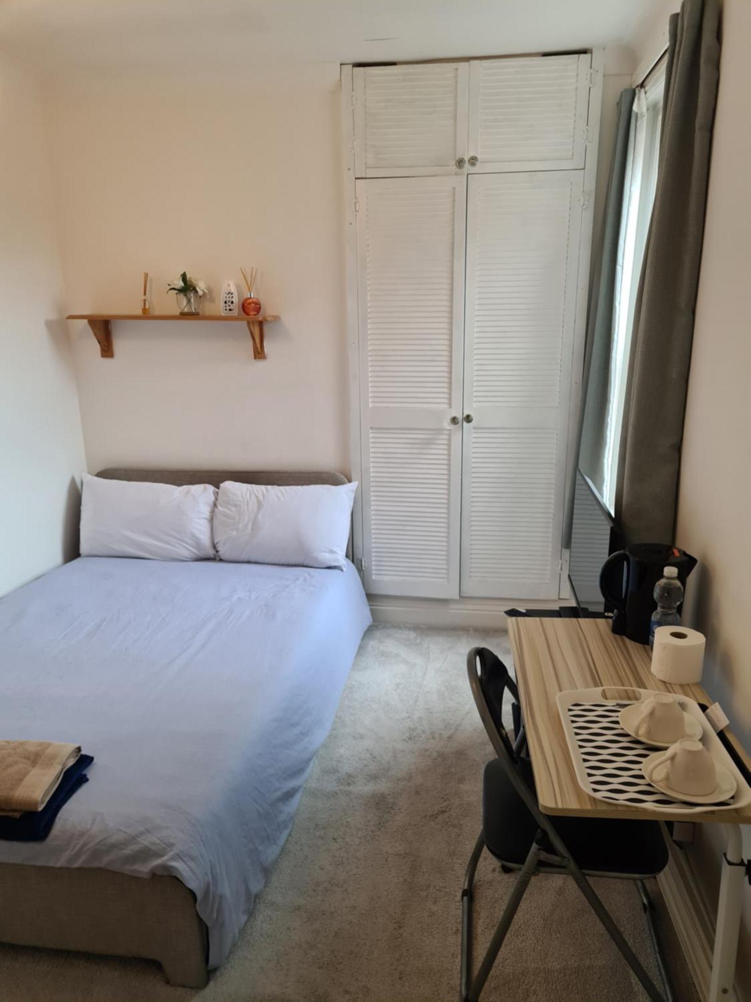 A Private & Beautiful Bedroom With Shared Bathroom In The Heart Of บอร์นมัธ ภายนอก รูปภาพ