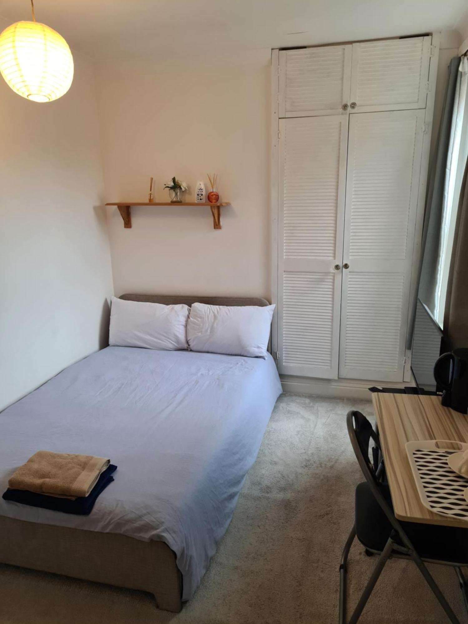 A Private & Beautiful Bedroom With Shared Bathroom In The Heart Of บอร์นมัธ ภายนอก รูปภาพ