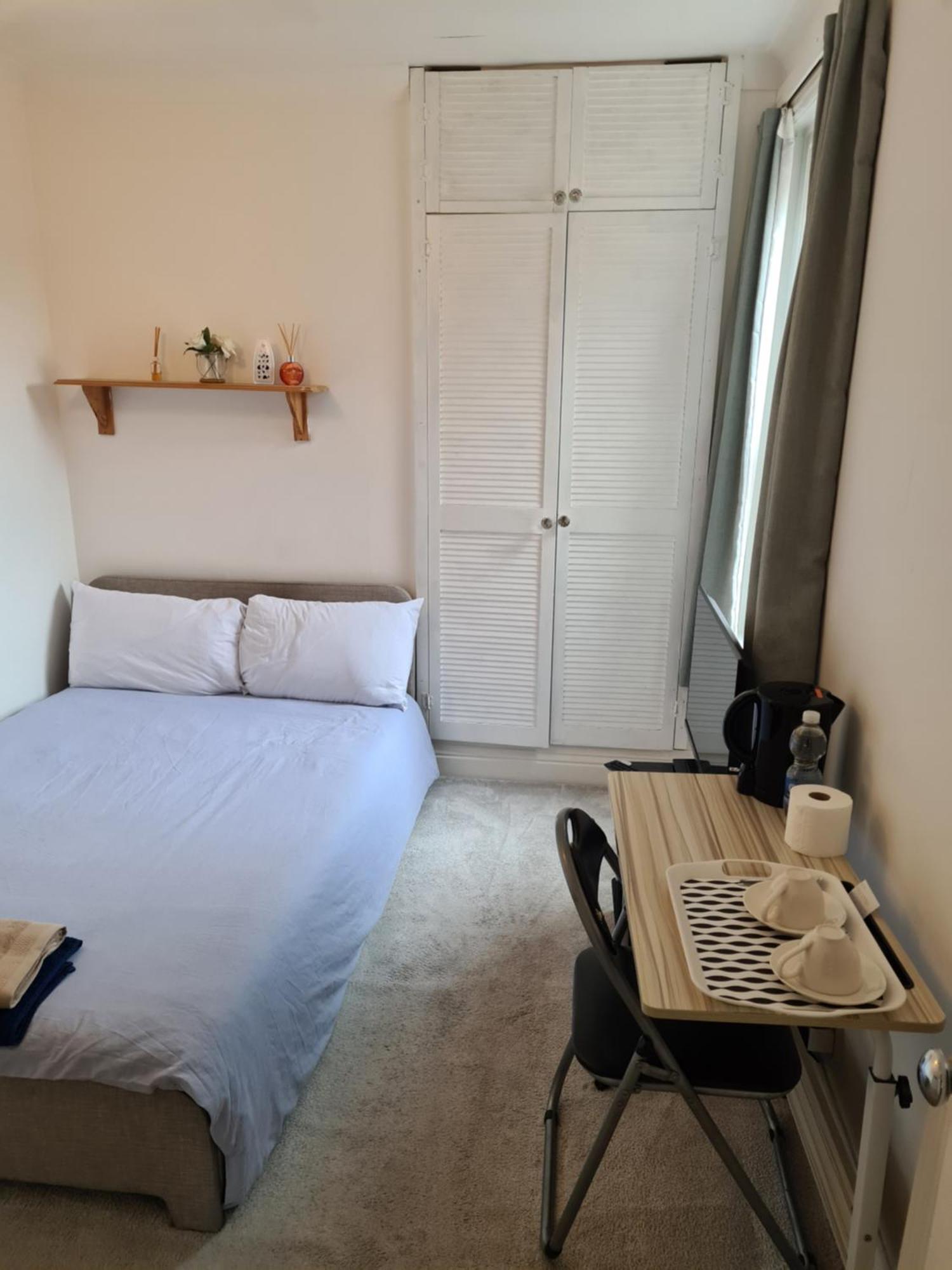 A Private & Beautiful Bedroom With Shared Bathroom In The Heart Of บอร์นมัธ ภายนอก รูปภาพ